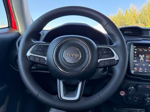 Used 2023 Jeep Renegade Latitude AWD/4WD image 17