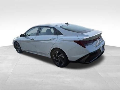 Used 2025 Hyundai Elantra Limited FWD image 11
