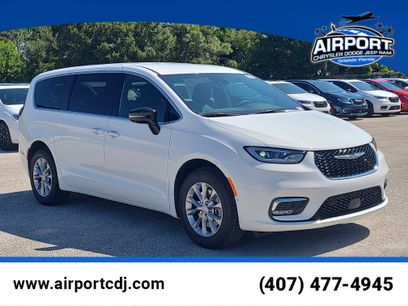 New 2026 Chrysler Pacifica Select