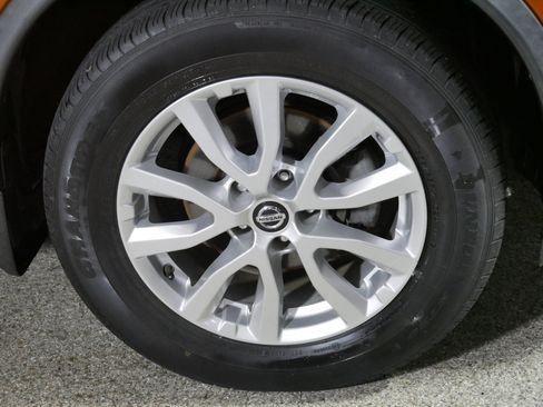 Used 2020 Nissan Rogue SV AWD/4WD image 15