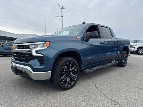 Used 2024 Chevrolet Silverado 1500 LT w/ Z71 Off-Road Package image 2