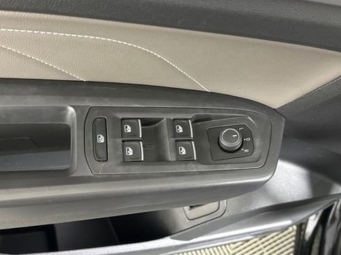 Used 2023 Volkswagen Atlas SE w/ Black Wheel Package image 28