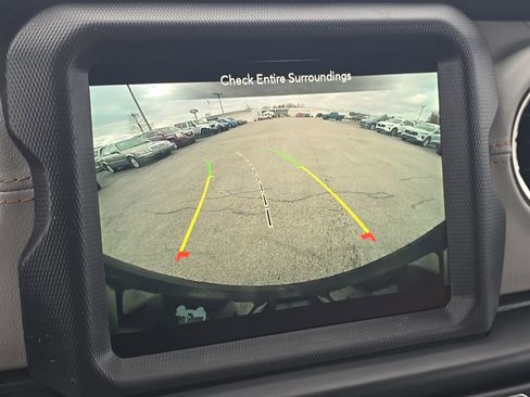 Used 2021 Jeep Wrangler Unlimited Sahara image 41