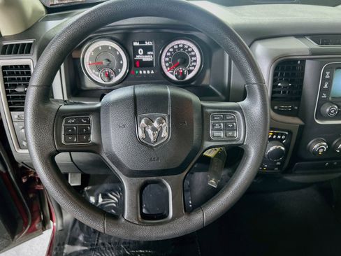Used 2018 RAM 1500 Express AWD/4WD image 11
