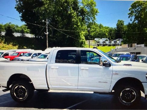 Used 2026 RAM 2500 Laramie AWD/4WD image 2