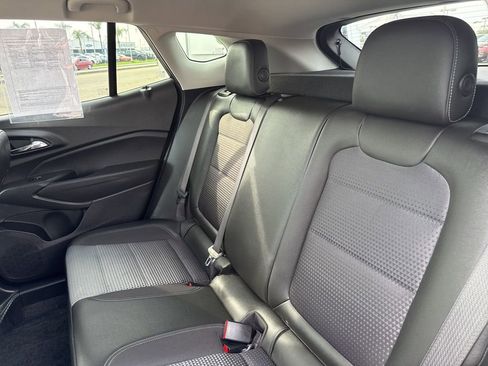 Used 2025 Chevrolet Trax LT w/ LT Convenience Package image 16