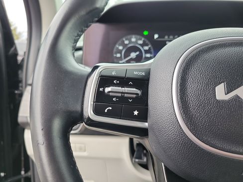 Used 2023 Kia Carnival SX image 23