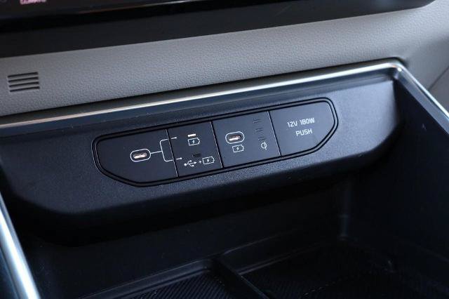 Used 2025 Kia Carnival EX FWD image 17