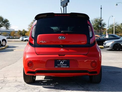 Used 2019 Kia Soul + image 12