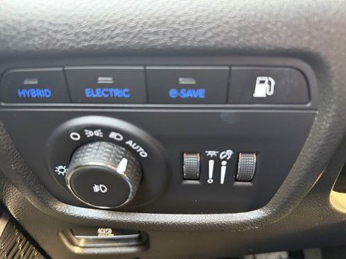 Used 2023 Jeep Grand Cherokee 4WD 4xe image 18