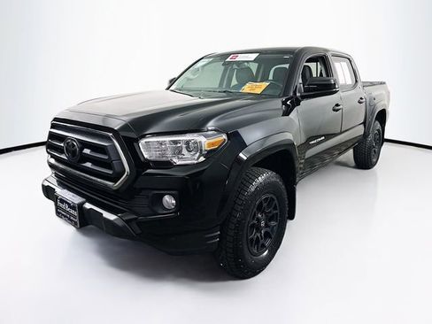 Certified 2022 Toyota Tacoma SR5 image 3