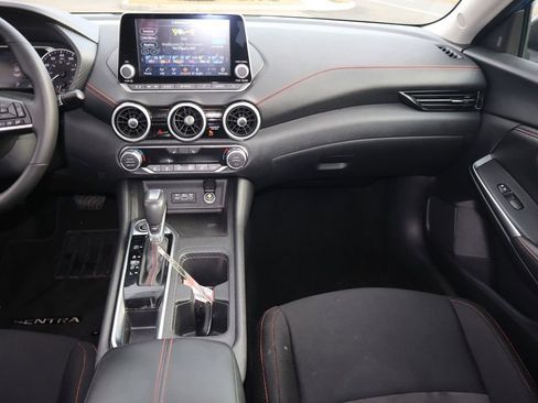 Certified 2025 Nissan Sentra SR FWD image 17