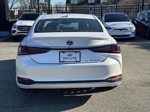 Used 2023 Lexus ES 250 w/ Premium Package image 4