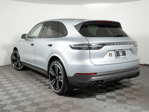 Used 2023 Porsche Cayenne AWD/4WD image 3