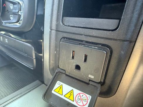 Used 2017 RAM 1500 Sport image 30