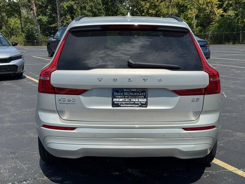 Used 2022 Volvo XC60 B5 Momentum w/ Advanced Package image 5