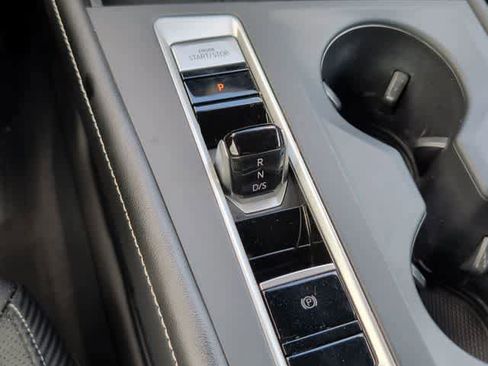 Used 2024 Volkswagen Atlas Cross Sport SE image 27