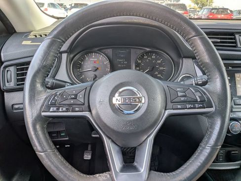 Used 2017 Nissan Rogue SV AWD/4WD image 16