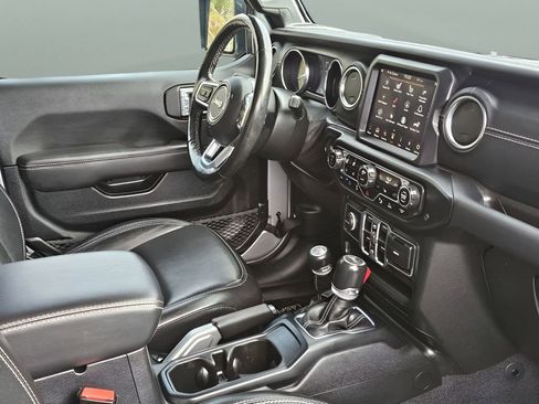 Used 2021 Jeep Wrangler Unlimited Sahara w/ Cold Weather Group AWD/4WD image 9