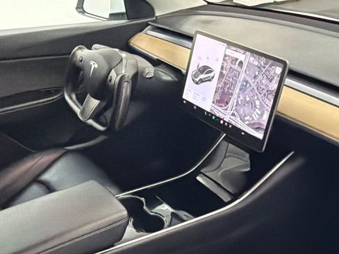 Used 2021 Tesla Model Y Long Range image 10