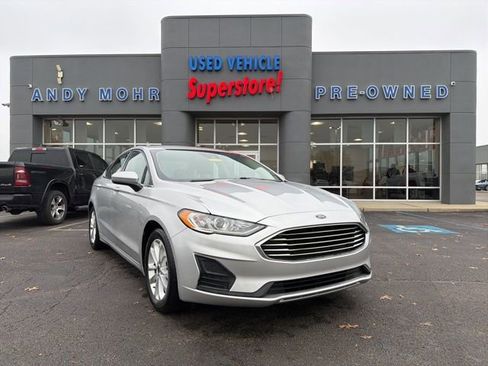 Used 2019 Ford Fusion SE image 1