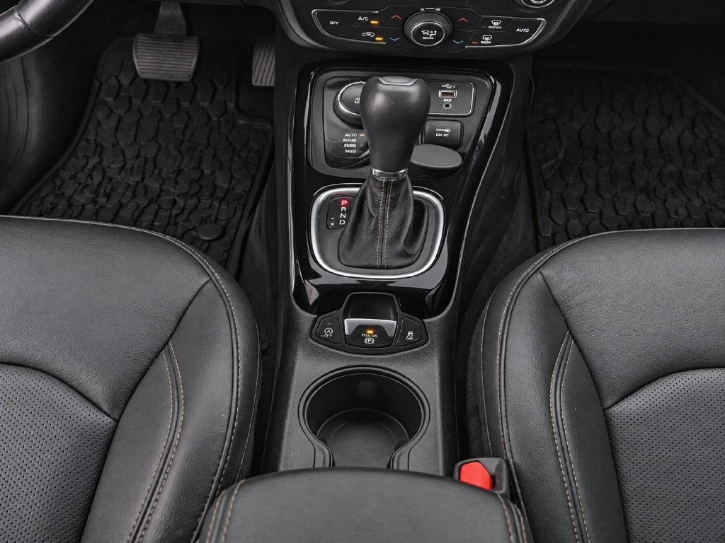 Used 2020 Jeep Compass Limited AWD/4WD image 25