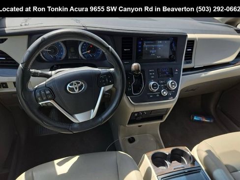 Used 2017 Toyota Sienna XLE FWD image 7