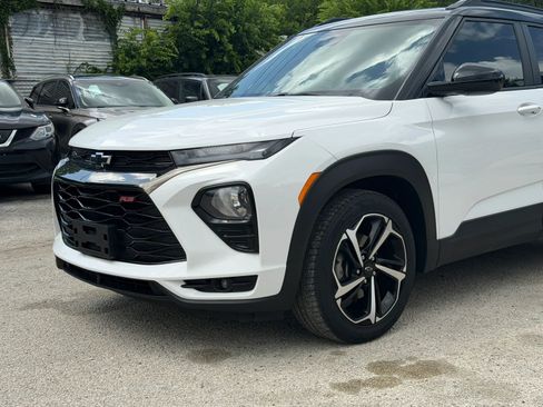 Used 2023 Chevrolet TrailBlazer RS w/ Sun and Liftgate Package FWD image 4