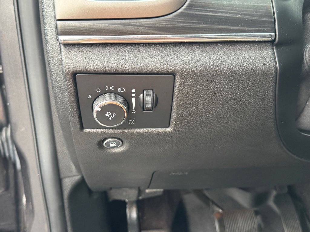 Used 2019 Jeep Grand Cherokee Limited AWD/4WD image 24