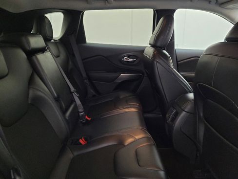 Used 2020 Jeep Cherokee Latitude Plus image 19