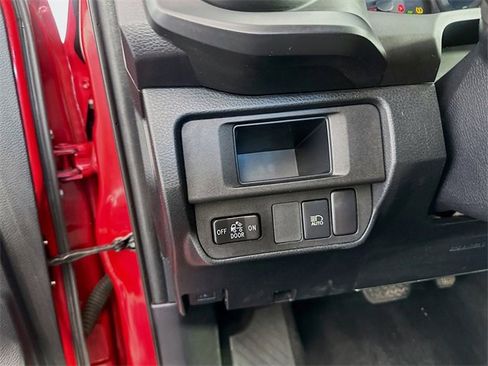 Used 2018 Toyota Tacoma SR image 10