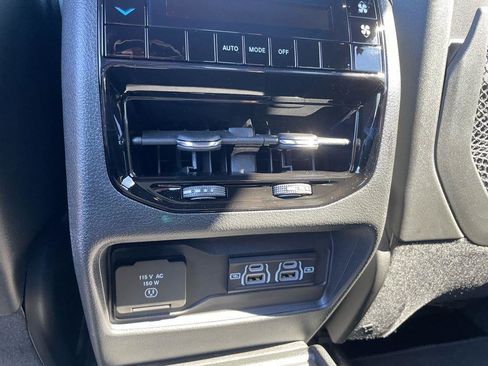 New 2025 Jeep Grand Cherokee L Altitude image 33