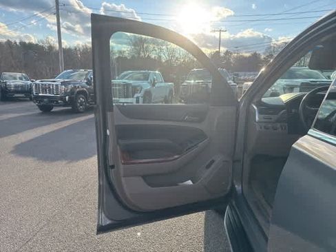 Used 2017 Chevrolet Suburban Premier image 19