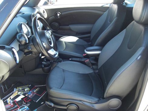 Used 2010 MINI Cooper 2dr image 20