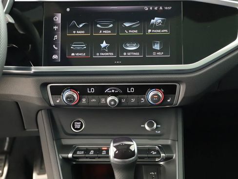 Certified 2025 Audi Q3 2.0T Premium Plus w/ Premium Plus Package AWD/4WD image 21