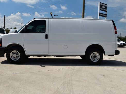 Used 2020 Chevrolet Express 2500 RWD image 4