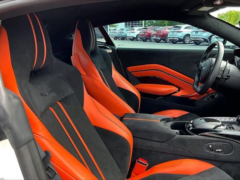 Used 2020 Aston Martin V8 Vantage Coupe RWD image 12