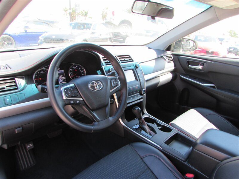 Used 2015 Toyota Camry SE w/ Moonroof Package FWD image 8