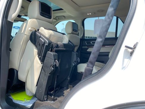 Used 2018 Ford Explorer Platinum AWD/4WD image 32
