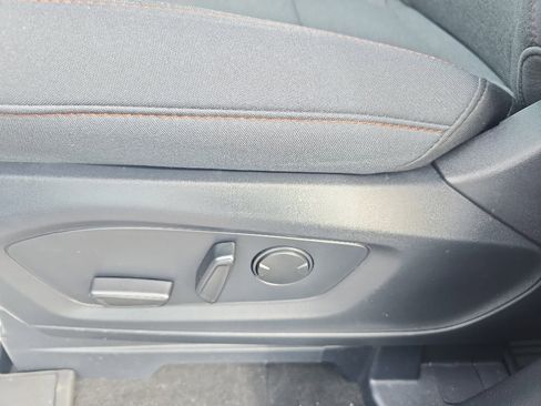Used 2025 Ford Explorer Active AWD/4WD image 18