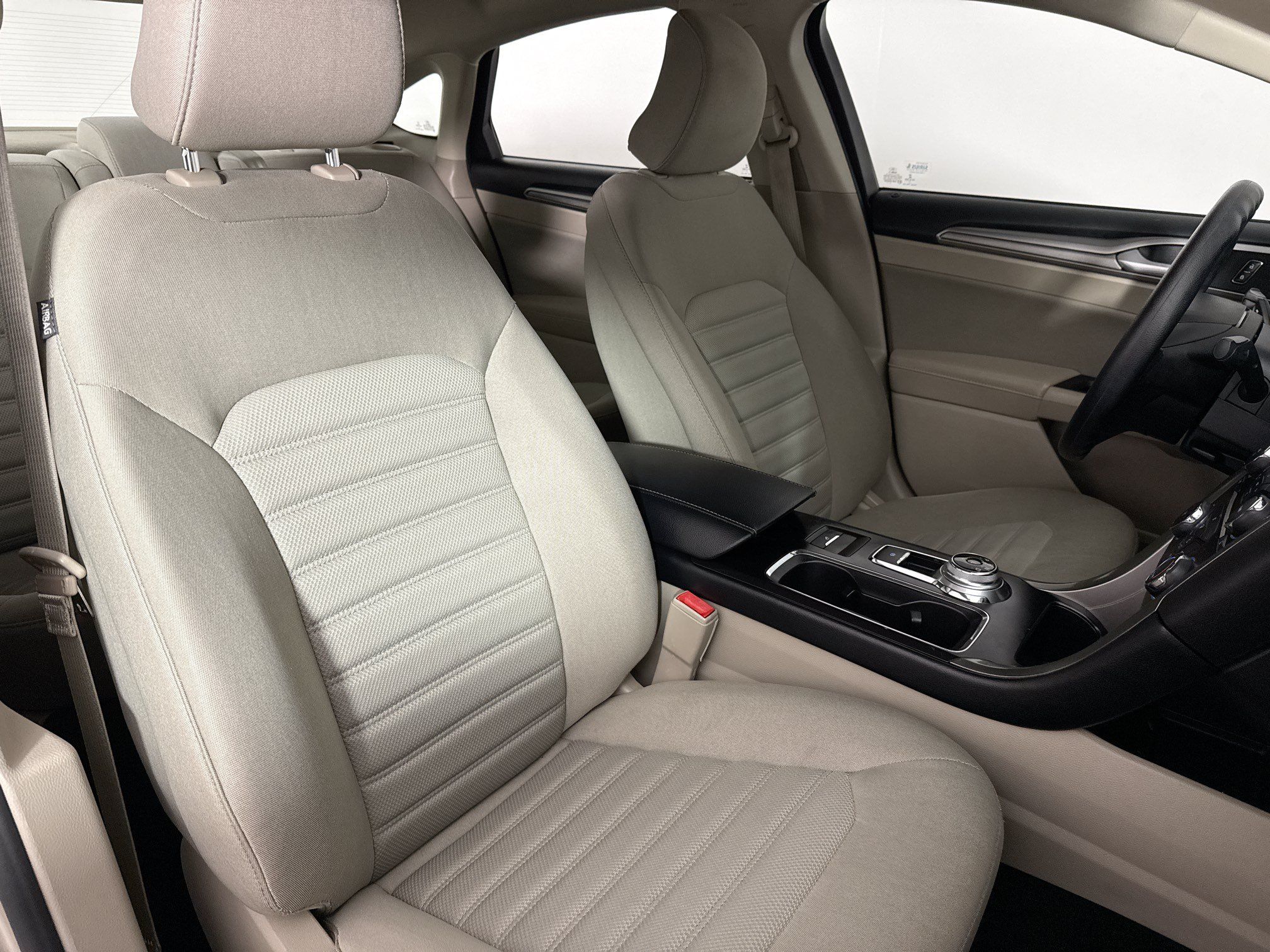 Used 2018 Ford Fusion SE FWD image 35