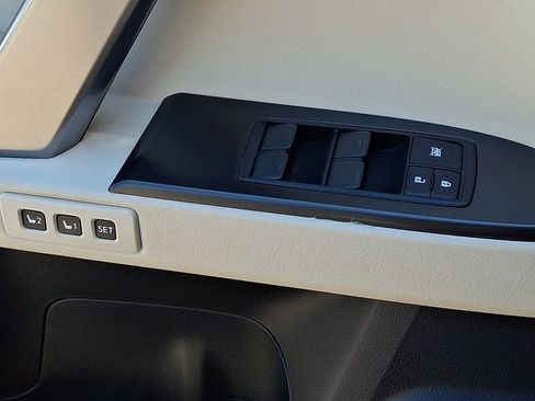 Used 2023 Lexus GX 460 Premium w/ Premium Package image 25