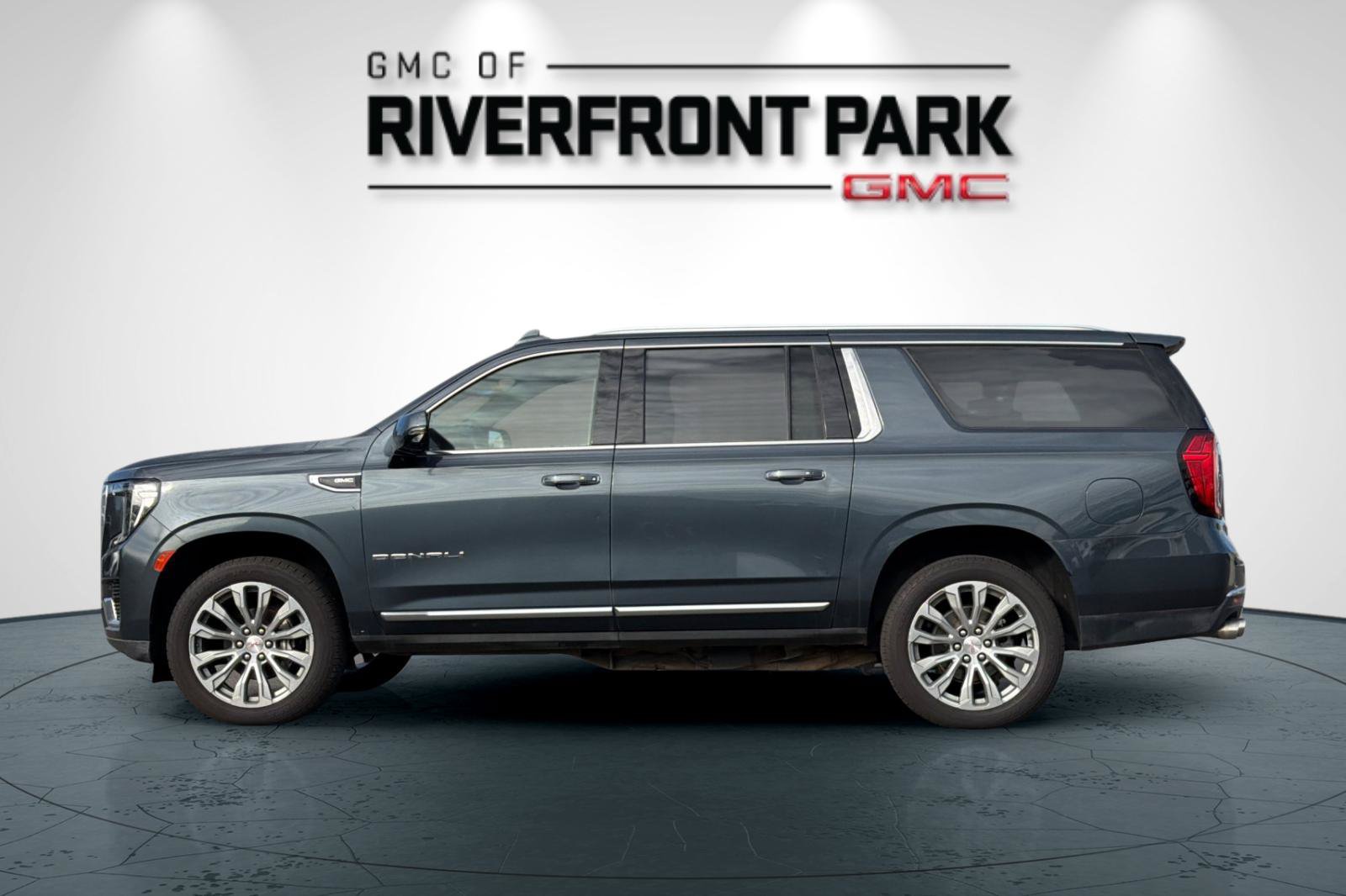 Used 2021 GMC Yukon XL Denali w/ Denali Premium Package AWD/4WD image 6