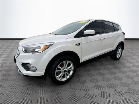 Used 2019 Ford Escape SE image 3