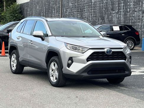 Used 2021 Toyota RAV4 XLE w/ Convenience Package AWD/4WD image 1