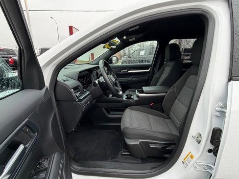 Used 2025 GMC Terrain Elevation w/ Black Edition image 17