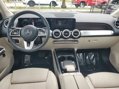 Used 2023 Mercedes-Benz GLB 250 w/ Premium Package image 15
