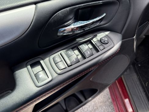 Used 2019 Dodge Grand Caravan GT image 29