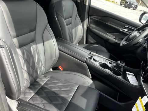 New 2026 Nissan Rogue Platinum AWD/4WD image 17