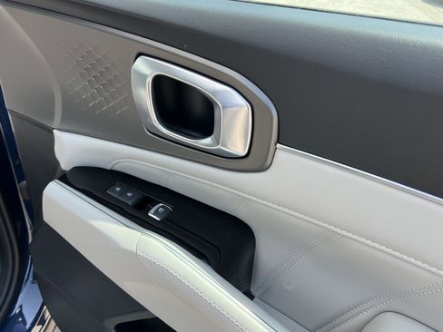 Certified 2024 Kia Sorento SX image 15